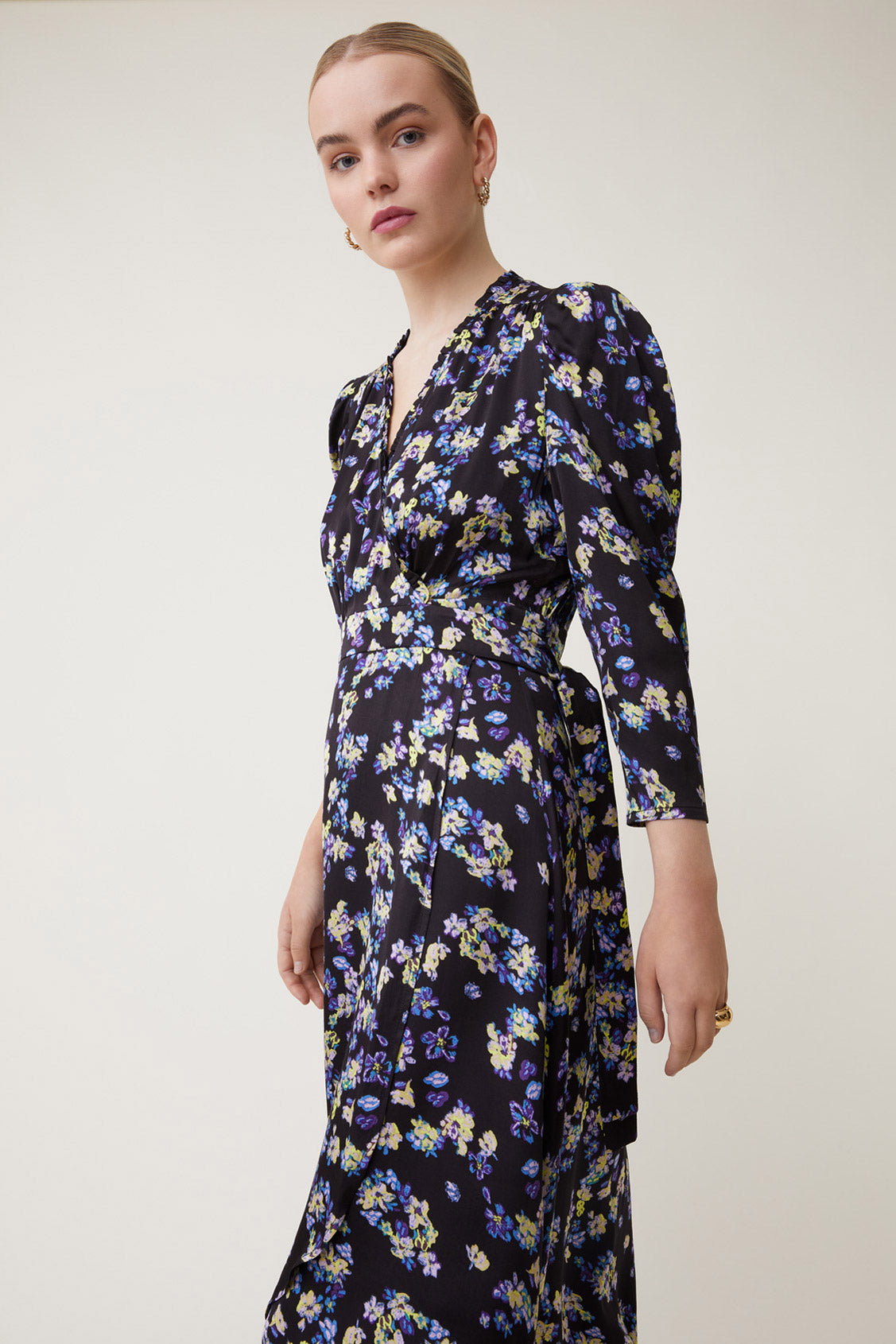 Suncoo Cipri Black/Purple Floral Print Midi Dress With long Sleeves 