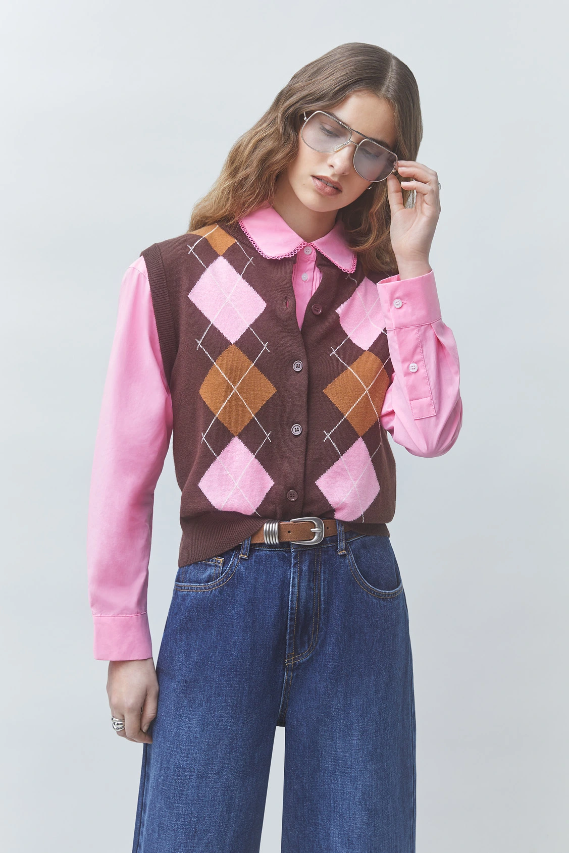 Suncoo Gavrino brown pink and camel argyle button-front knitted vest – front model view