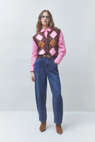Suncoo Gavrino brown and pink argyle knitted vest layered over pink shirt – full outfit view over jeans 