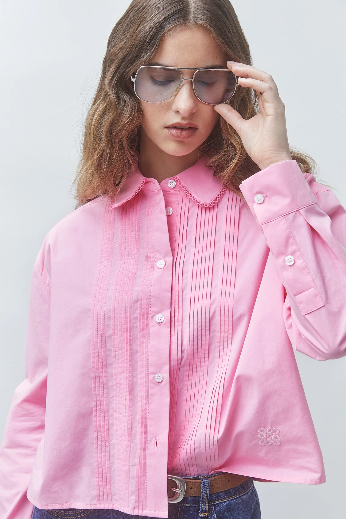 Suncoo Libre pink pintuck blouse with button front and cuffed sleeves – upper body view