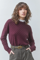 Suncoo Picola plum wool blend jumper with subtle checkerboard knit texture and white frill neckline – front model close-up