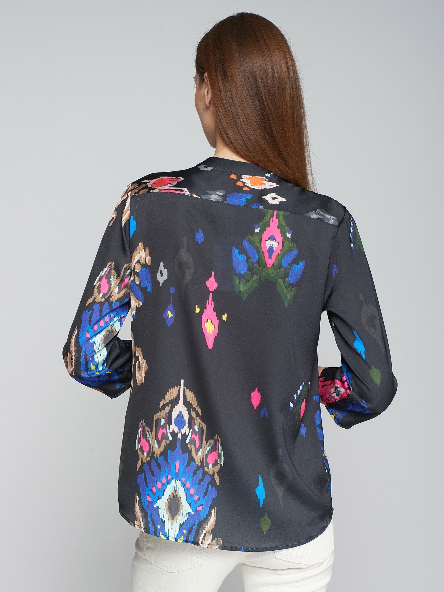 Vilagallo Black Ikat Print Shirt From The Back