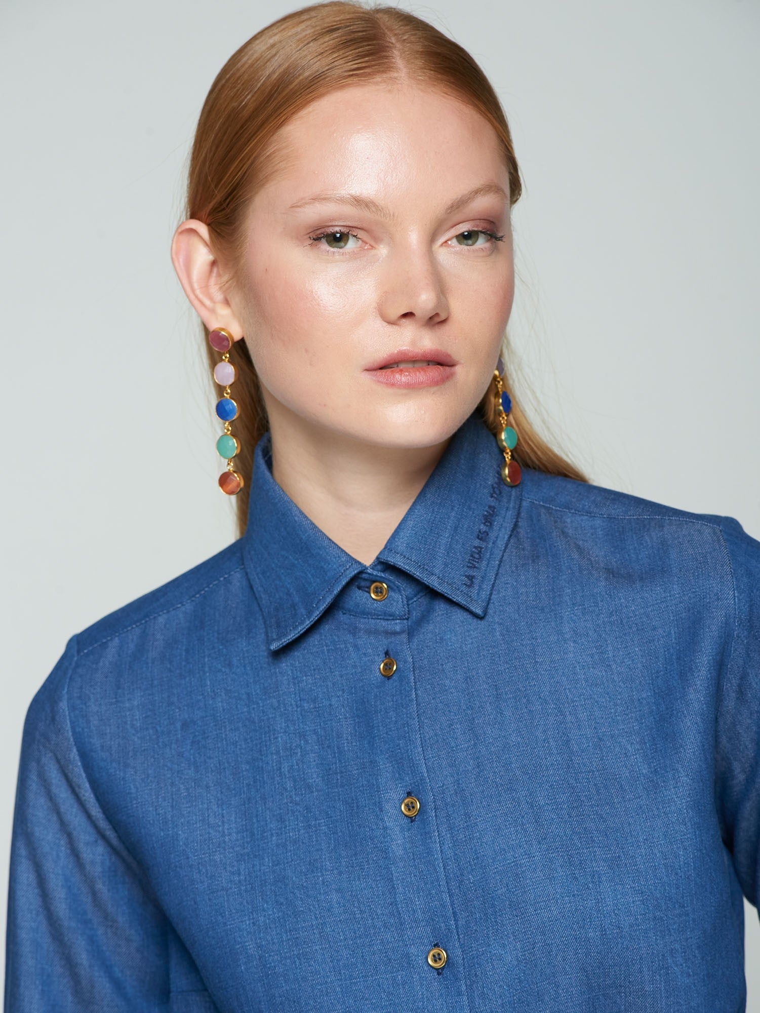 Collar detail with “LA VIDA ES UNA FIESTA” embroidery on Vilagallo denim shirt