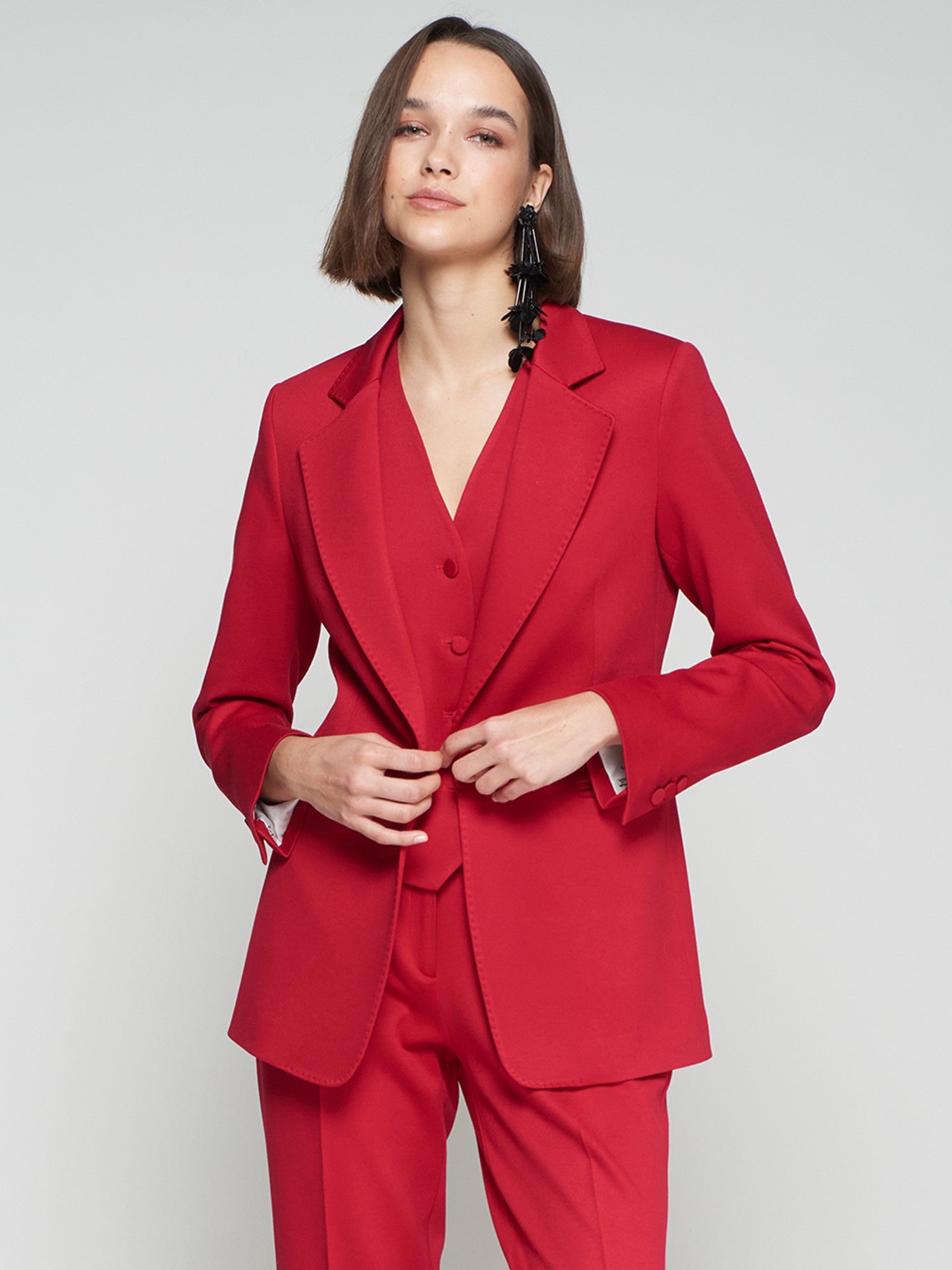 Vilagallo red structured women’s blazer with single-button front and tailored fit