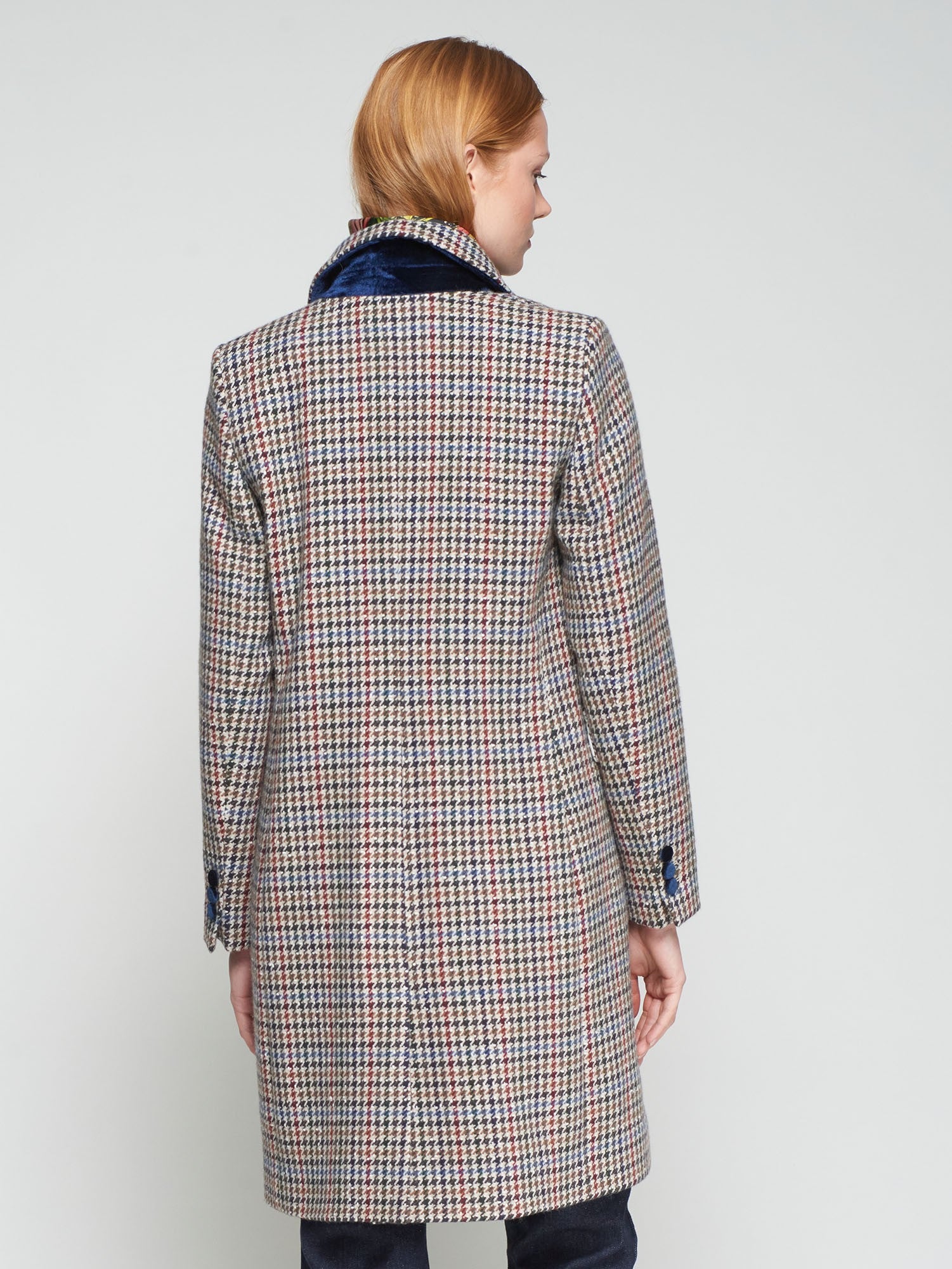 Vilagallo beige and brown houndstooth wool coat with velvet collar From back 