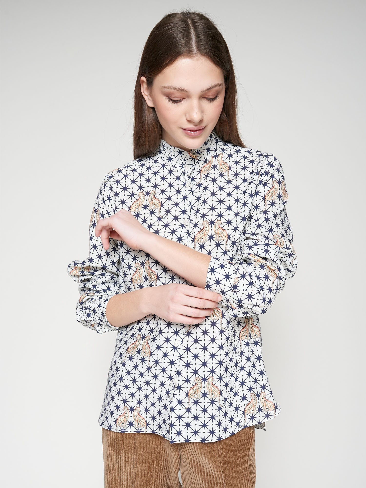 Vilagallo white blouse with navy star and leopard print and ruffle collar