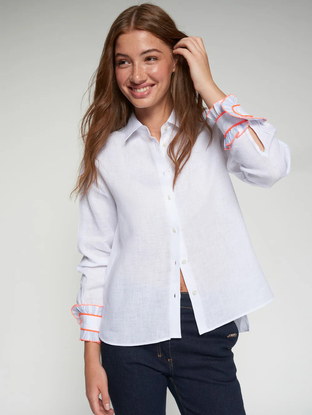 Vilagallo white linen women’s shirt with ruffle cuffs front view