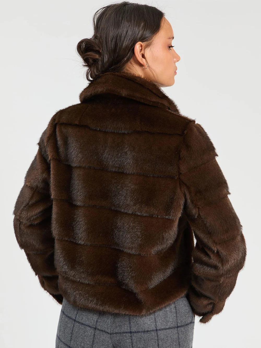 Vilagallo brown cropped faux fur jacket back view