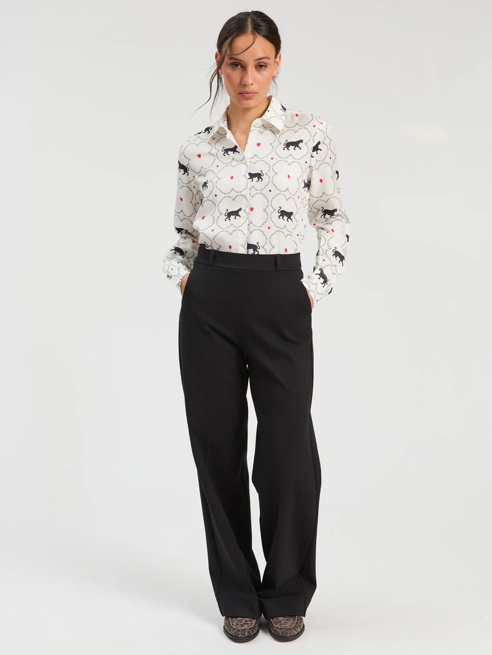 Vilagallo black tailored trousers styled with printed shirt