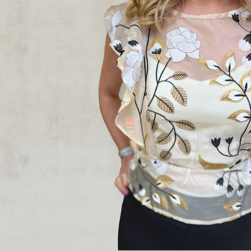 Carla Ruiz Embroidered Lace Ruffle Dressy Top
